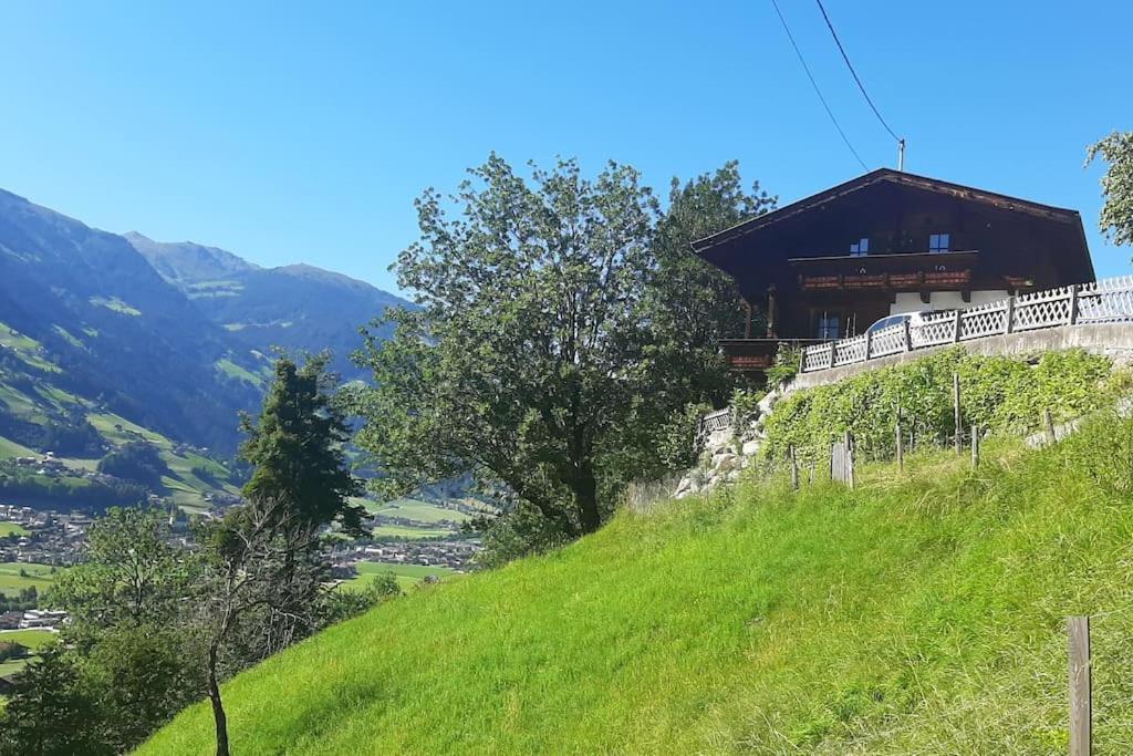 Alpine Cottage With Exceptional View Mayrhofen Bagian luar foto